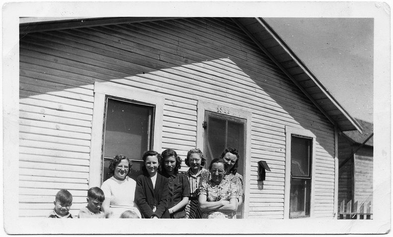 Left to right: Unknown child, Bobby Hughes, Mary McPherson, Ada McPherson, Nina Brodie, unknown, Floy Edith Talley McPherson, Edith McPherson Hughes 00036.jpg