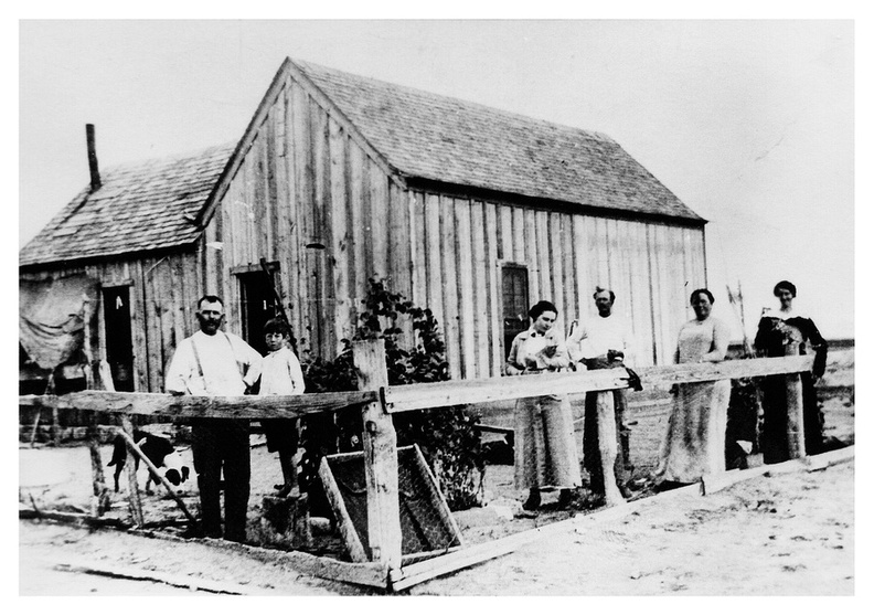 William Archelious Marchal (Laws) Phillips?, Virgil?, Ola May McPherson Phillips, Joel Patrick (Joe) Phillips, Eliza Texana McPherson, Mary Lee Phillips?. Home of Joe Phillips. When the photo is blown up Ola May and Mary Lee appear to be holding cats, although in Floy's Album it says that Ola May is holding a child. 00052.jpg